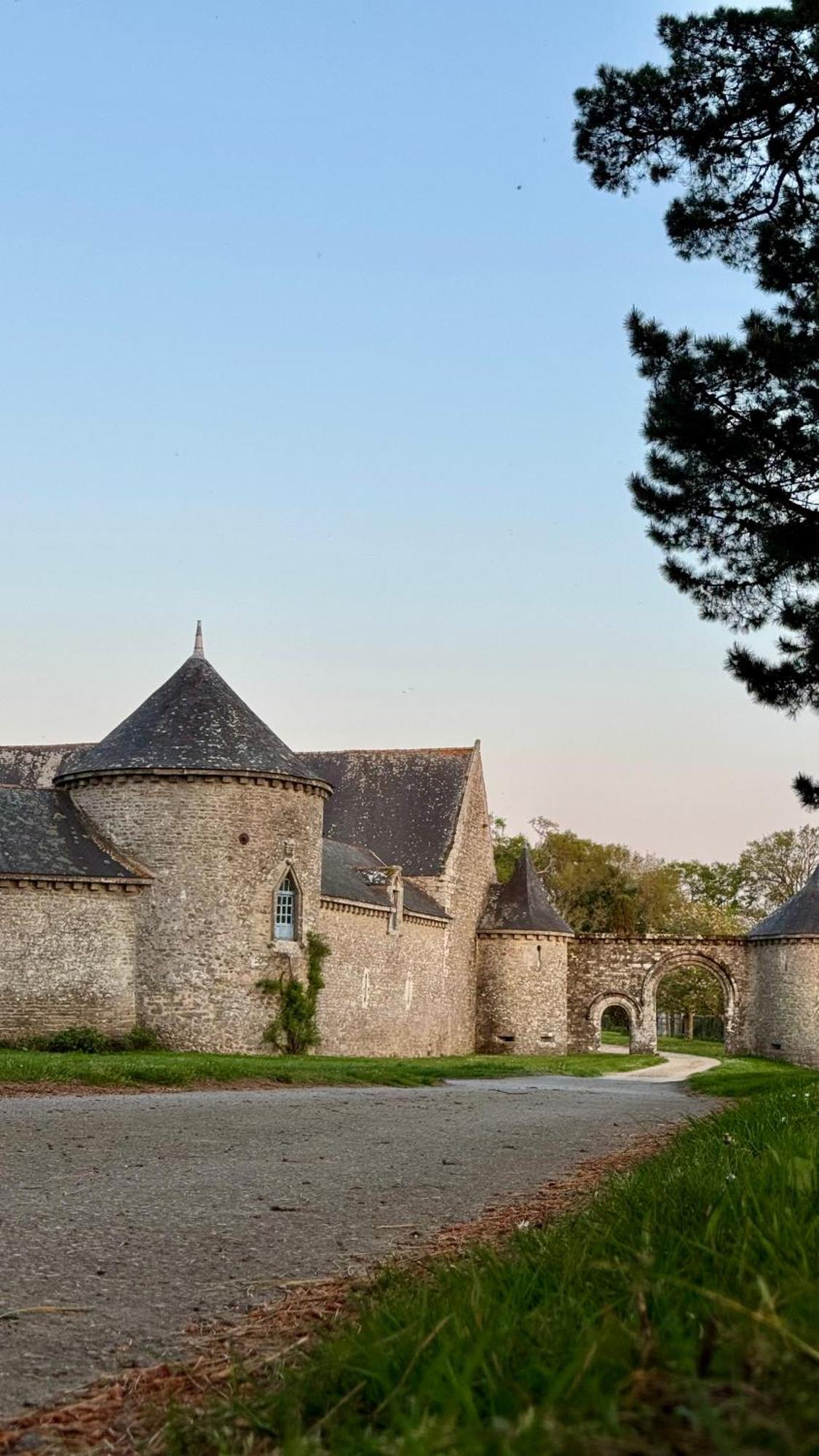 Gite De Couple Cosy Avec Vue Sur Chateau Tremohar - Golfe Du Morbihan, 20 Min De Vannes Berric Exterior photo